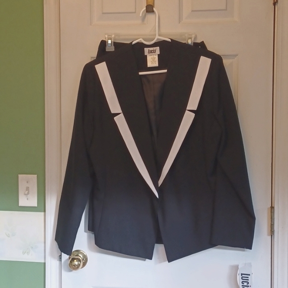 Lucia 2 pc. Suit women's size 10- 12 black and white - Picture 1 of 8